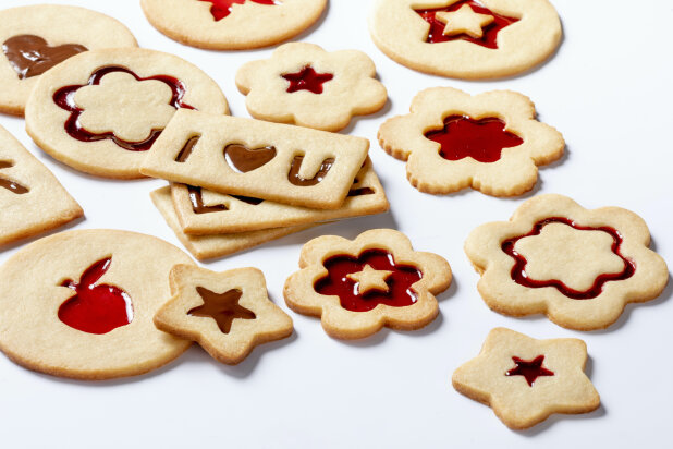 Biscuits in different shapes with jam deposited in the cavities by a FoodJet depositor