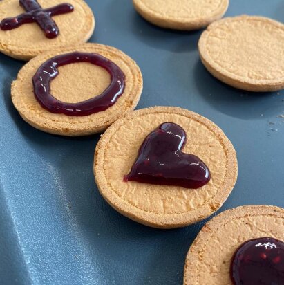Jaffa cakes with different jam designs before enrobing FoodJet jam pectin depositor